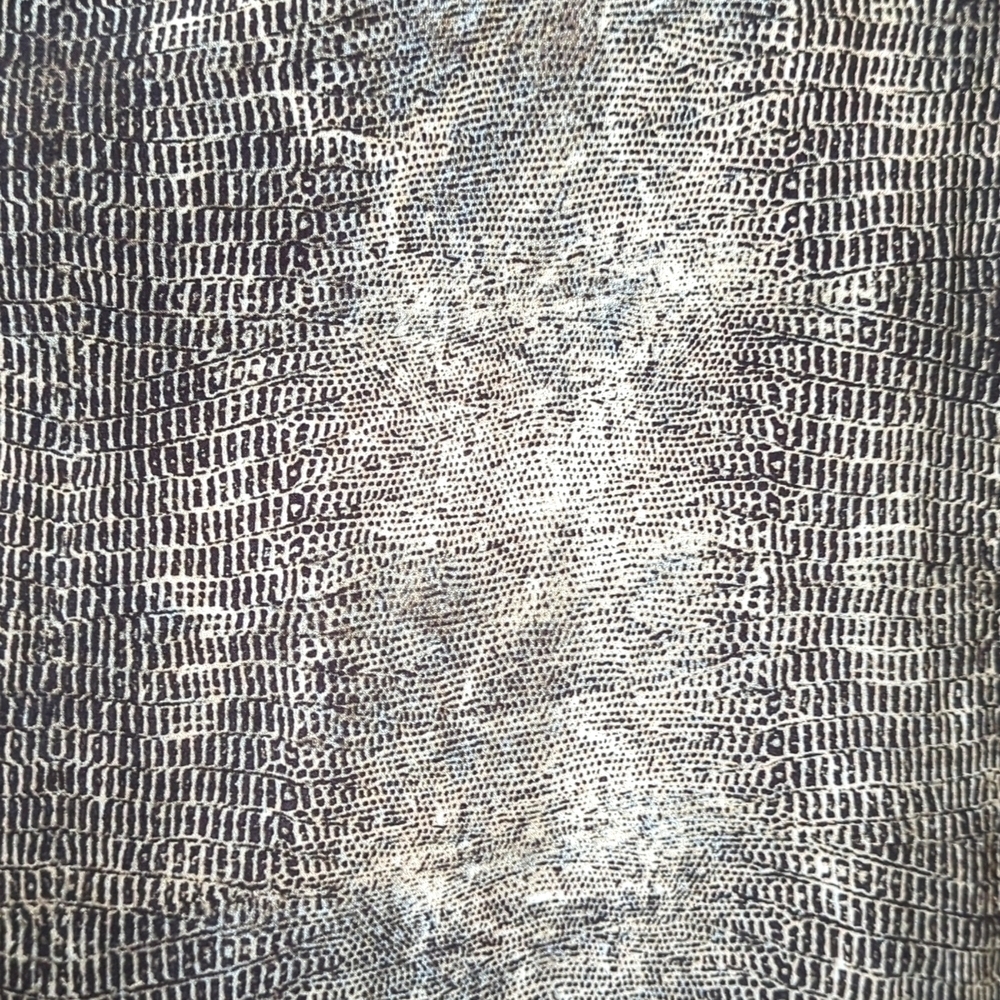 Soft Joie Dane Snakeskin Printed Long Roll Tab Sleeve V-neck Button Down Shirt S - Picture 7 of 14